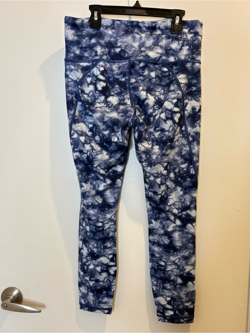 Athleta Tye Dye Salutation PowerVita cropped Leggings 21” Medium Mid Waist - Picture 4 of 6